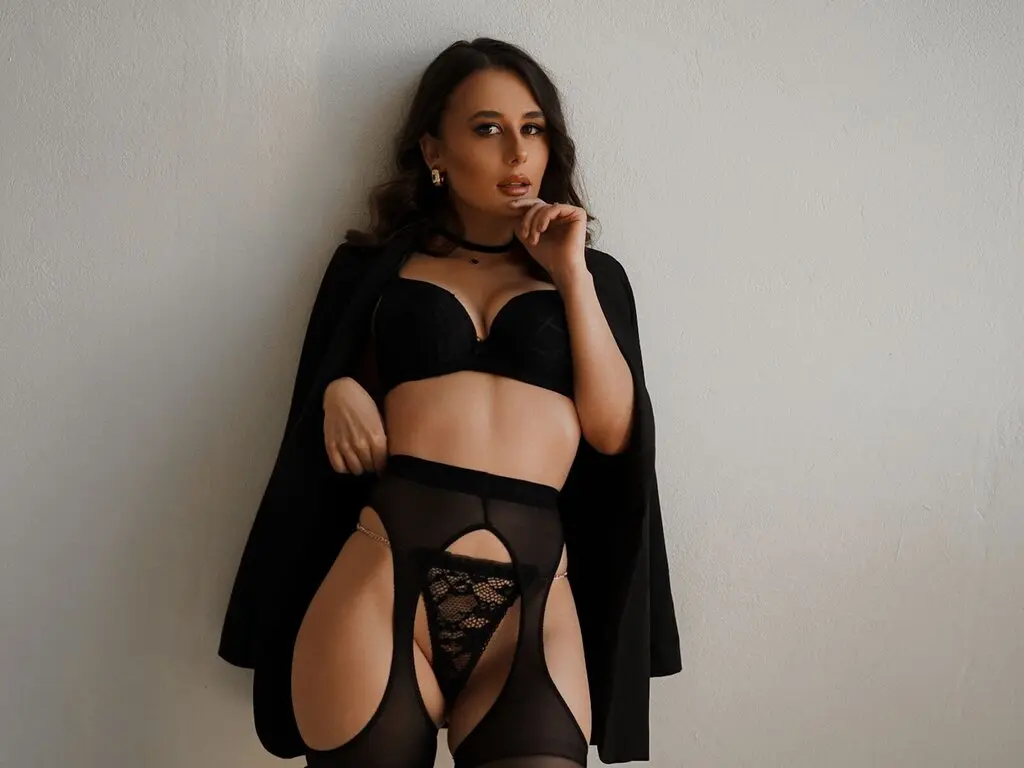 Join MonicaDrovine’s Live Webcam Show