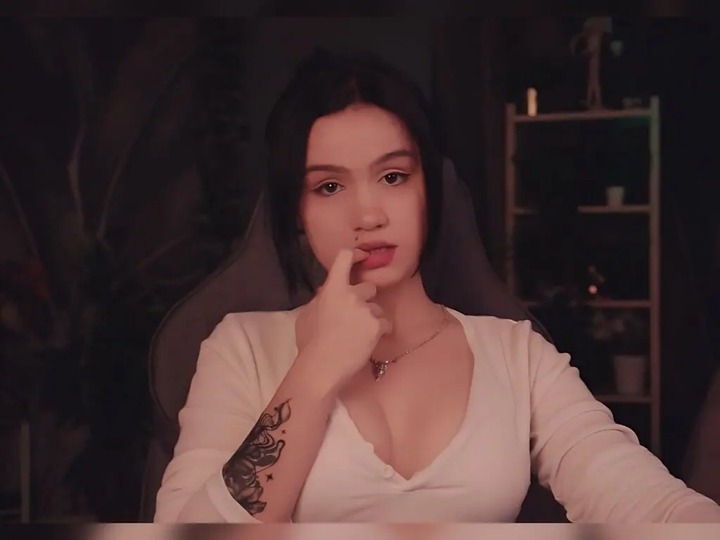 Join MonicaFarmer’s Live Webcam Show