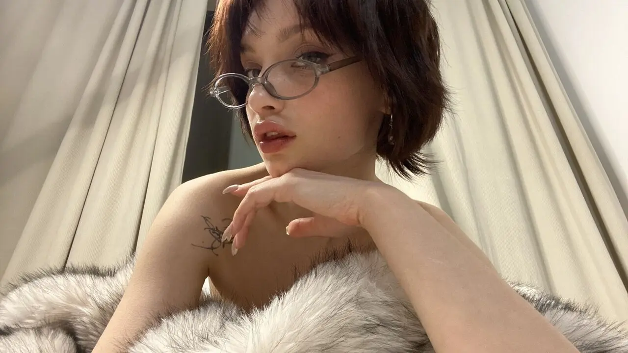Join NanaOsaka’s Live Webcam Show