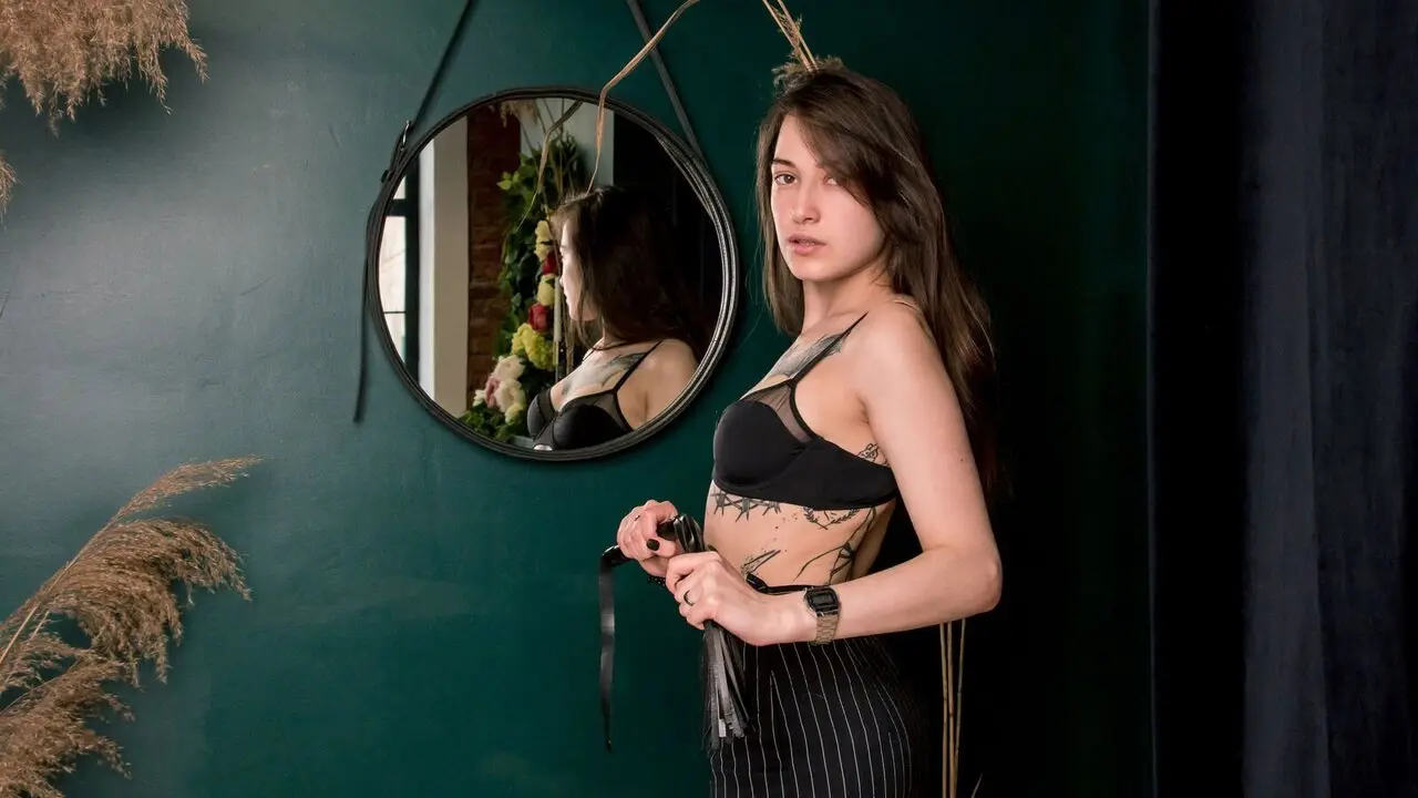 Join NaomiChapman’s Live Webcam Show