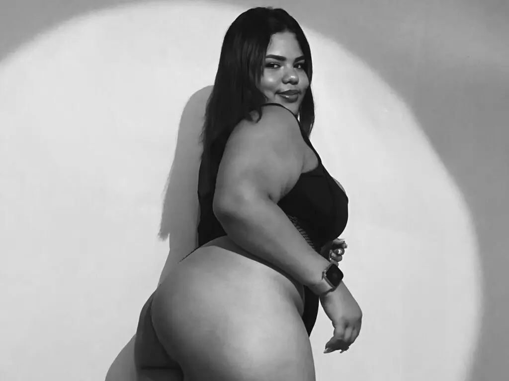 Join NinaRossee’s Live Webcam Show