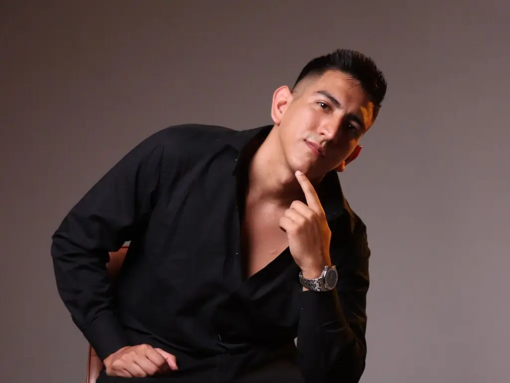 Join NoahSantana’s Live Webcam Show