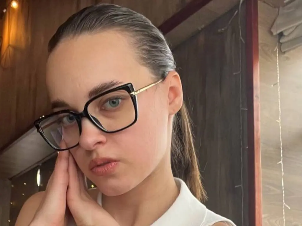 Join OctaviaGriff’s Live Webcam Show