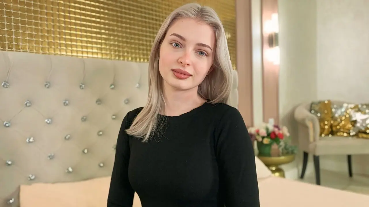 Join OliviaWarren’s Live Webcam Show