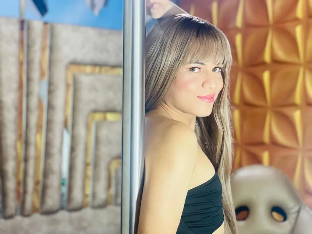 Join OrianaZaens’s Live Webcam Show