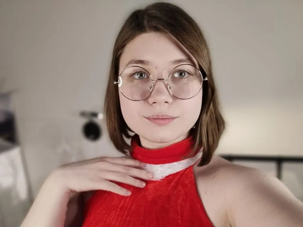 Join PhyllisCusson’s Live Webcam Show
