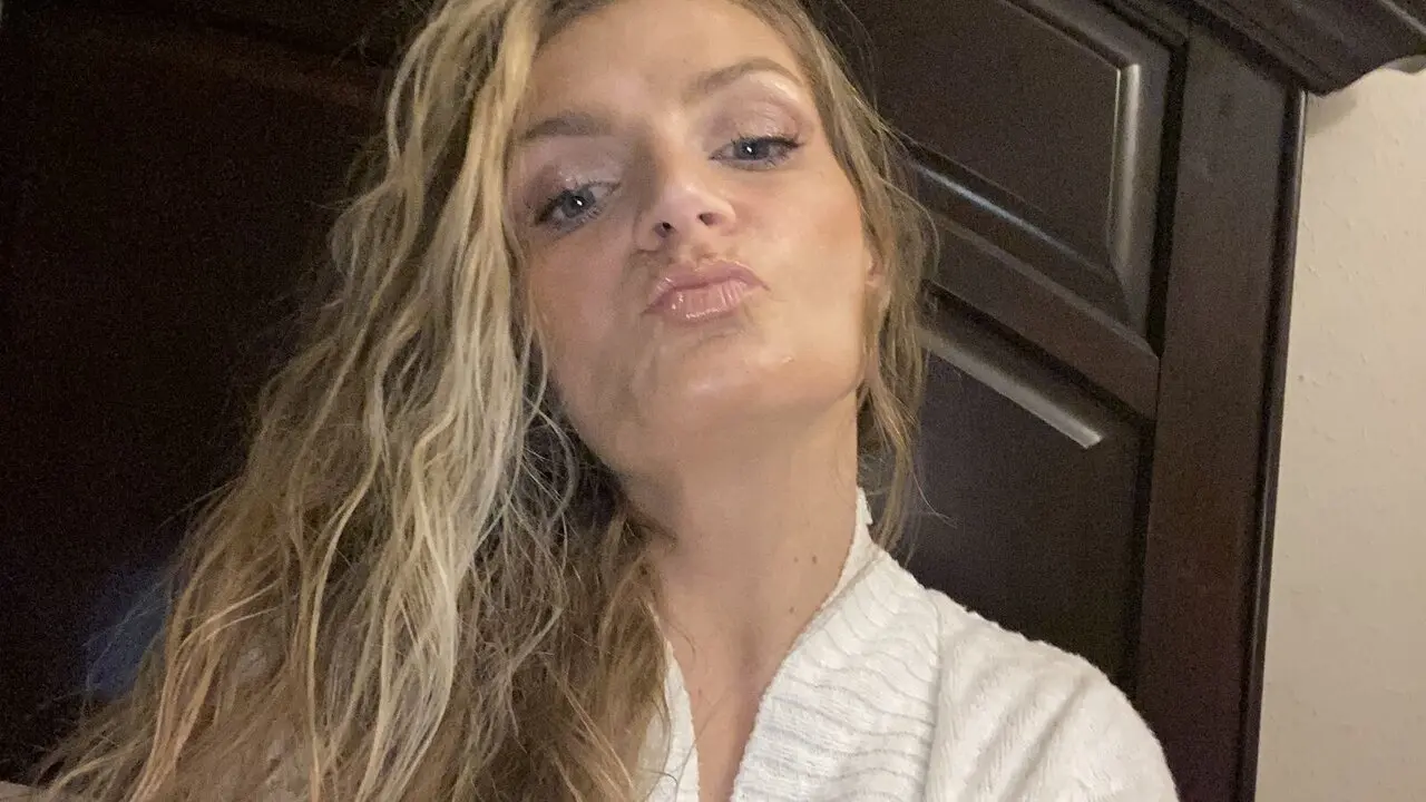 Join RaelynnEmbrey’s Live Webcam Show