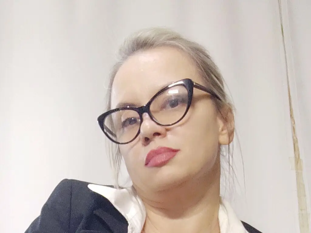 Join RebeccaDarling’s Live Webcam Show