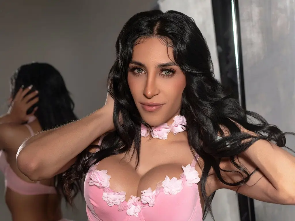 Join ReginaFerreira’s Live Webcam Show