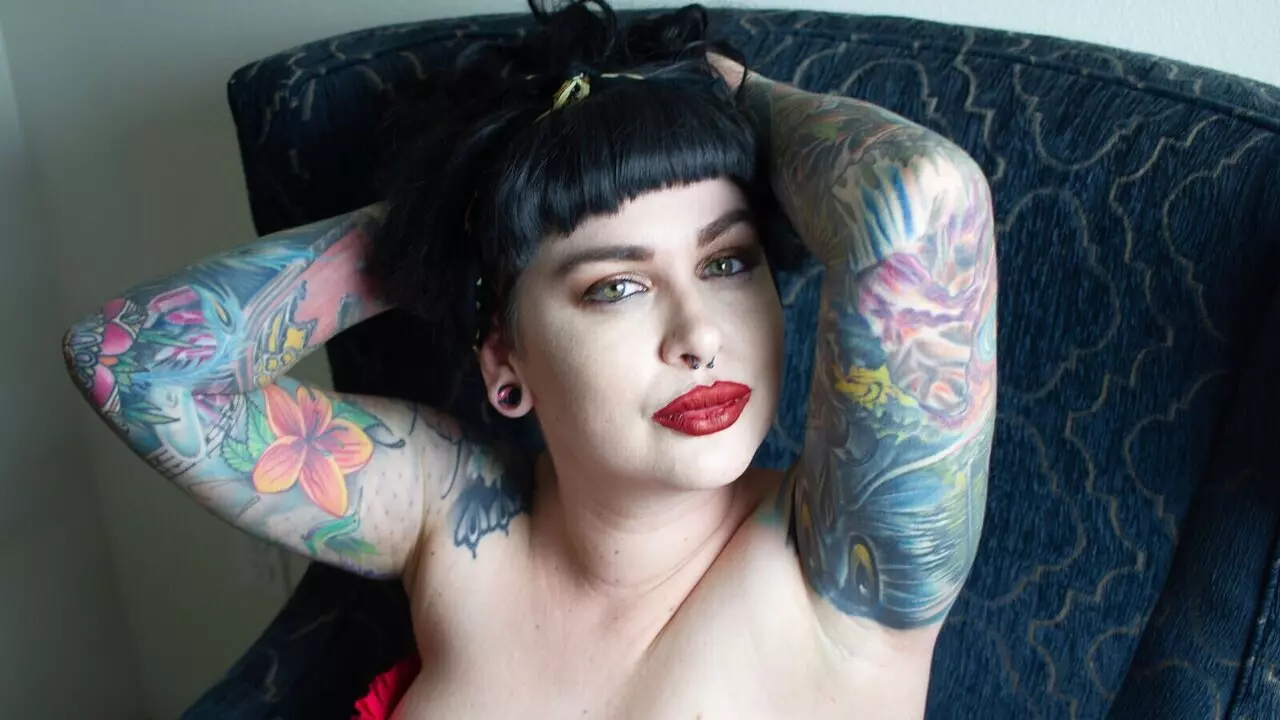 Join ReneePeters’s Live Webcam Show