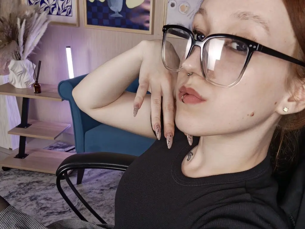 Join ReynHilld’s Live Webcam Show