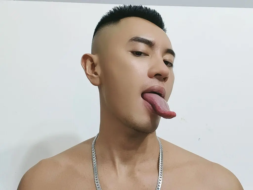 Join RicoMax’s Live Webcam Show
