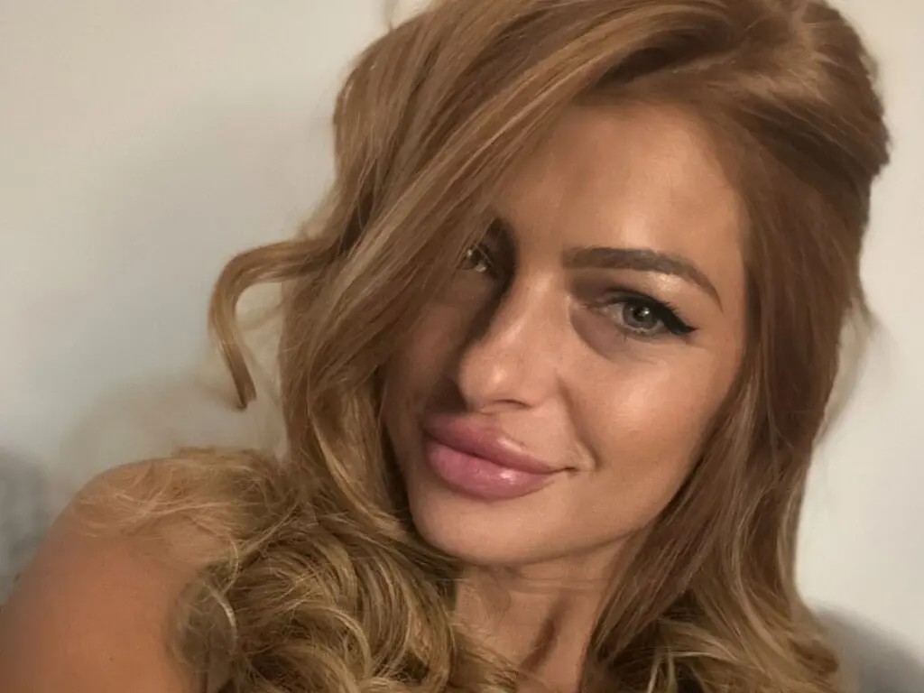 Join RonieParker’s Live Webcam Show