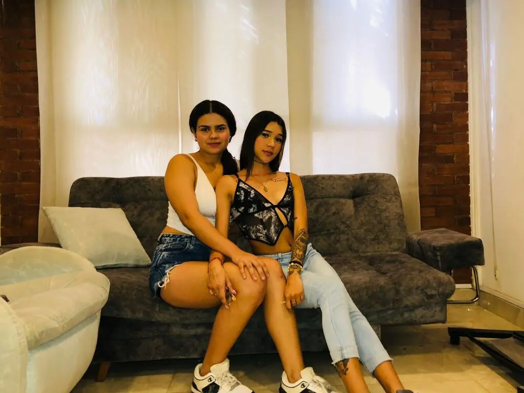 Join RosarioMiac’s Live Webcam Show