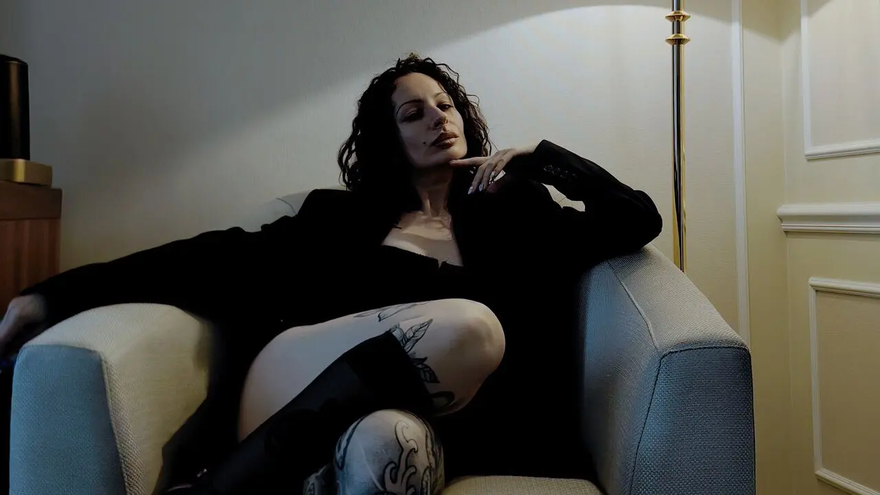 Join RoseCrowley’s Live Webcam Show