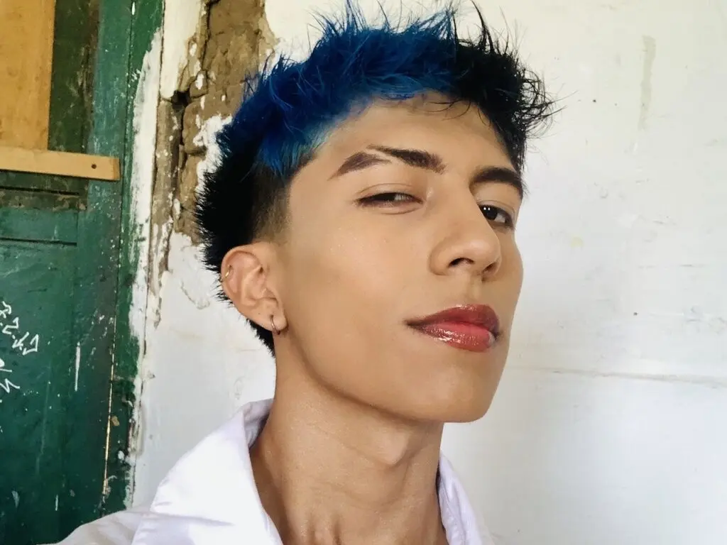 Join RuiMaddox’s Live Webcam Show