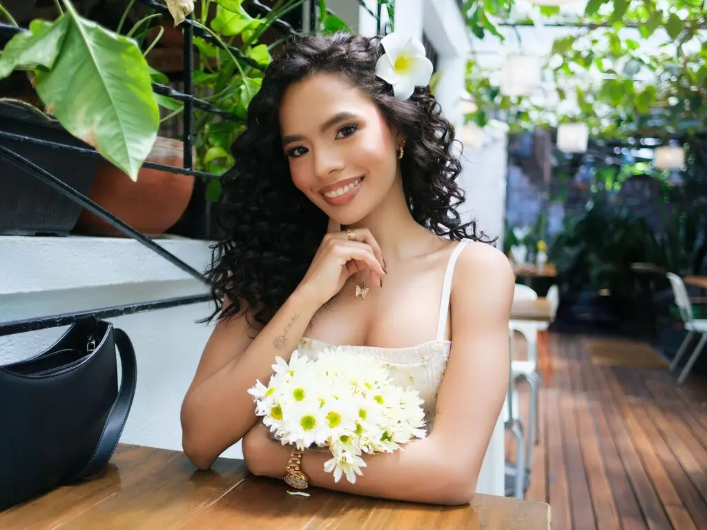 Join SamanthaSwan’s Live Webcam Show