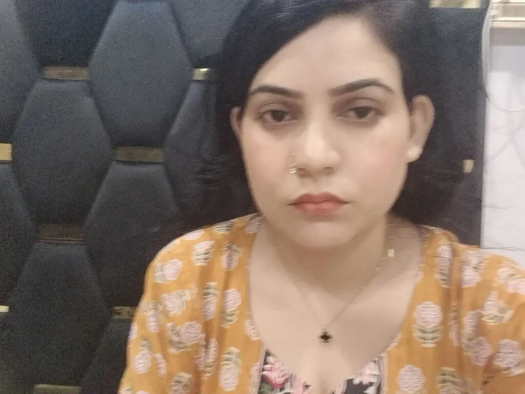 Join Sanamjii’s Live Webcam Show