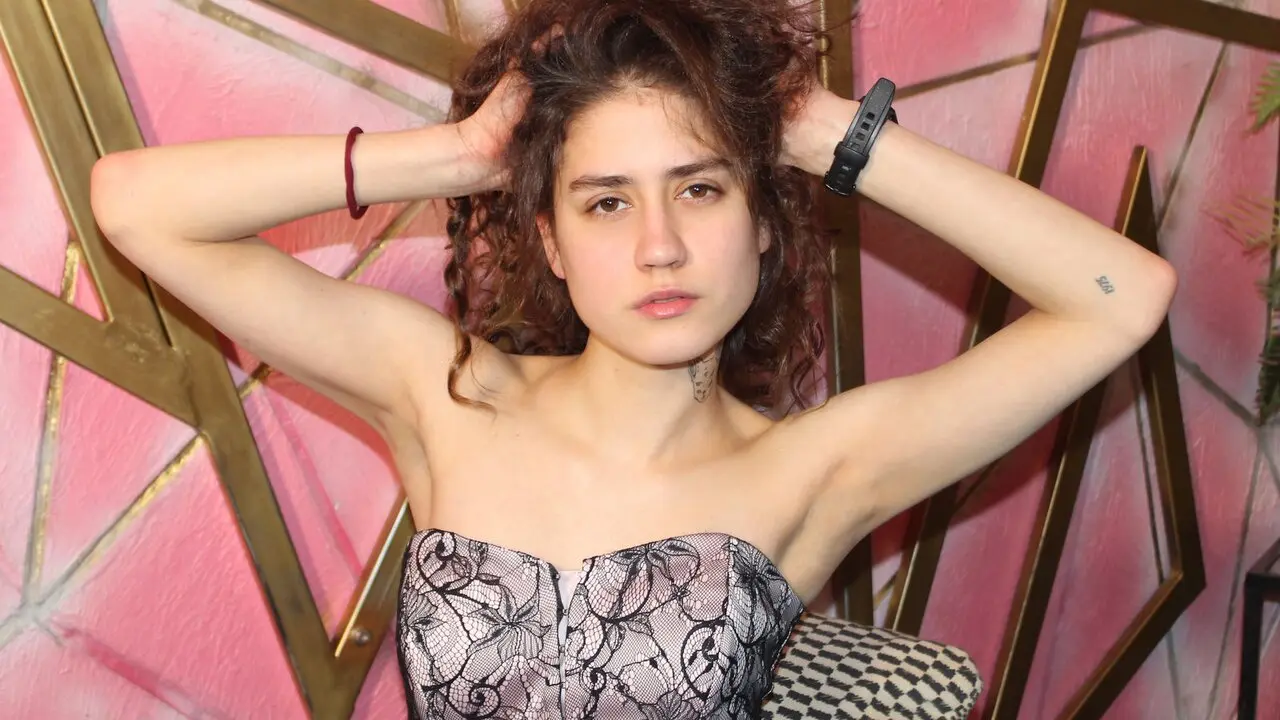 Join SaniSnow’s Live Webcam Show