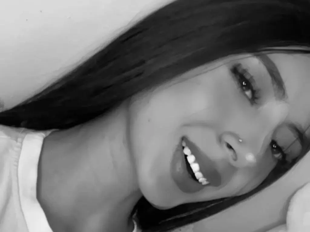 Join SaraAzul’s Live Webcam Show