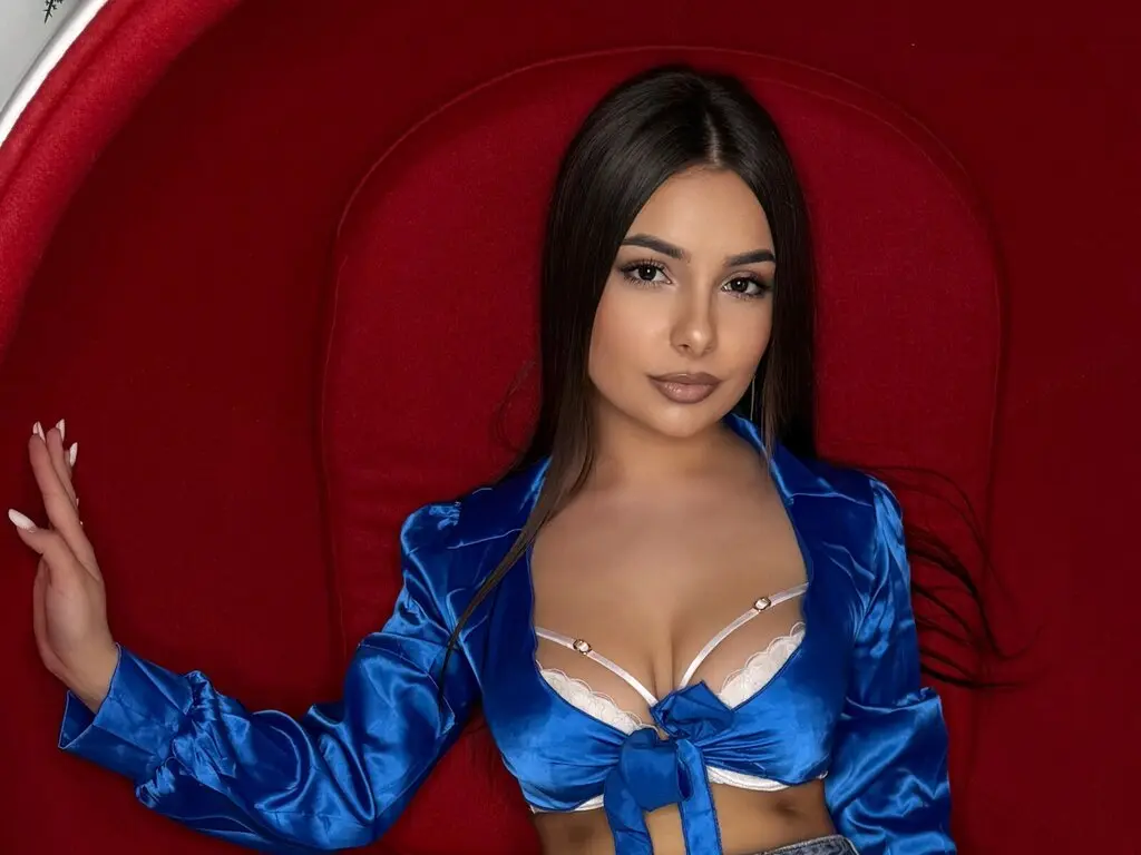 Join SaraJonnes’s Live Webcam Show