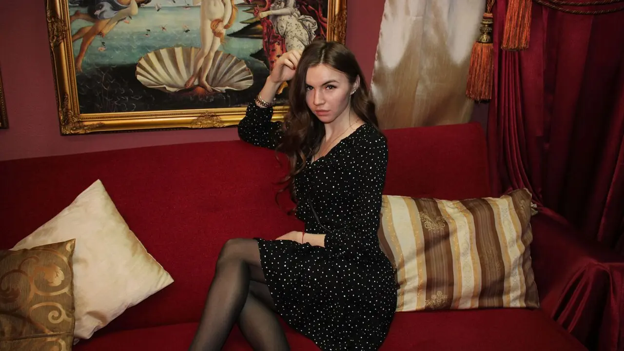 Join SecretKira’s Live Webcam Show