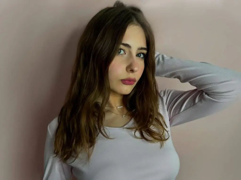 Join SibilSerene’s Live Webcam Show