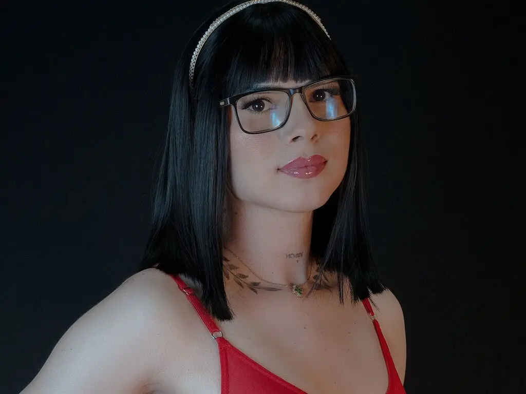 Join SofiaGibson’s Live Webcam Show
