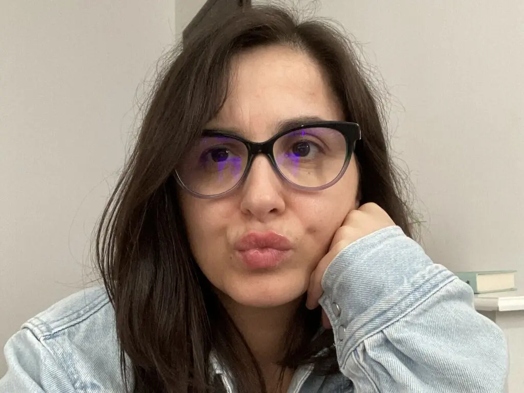 Join SophieLou’s Live Webcam Show