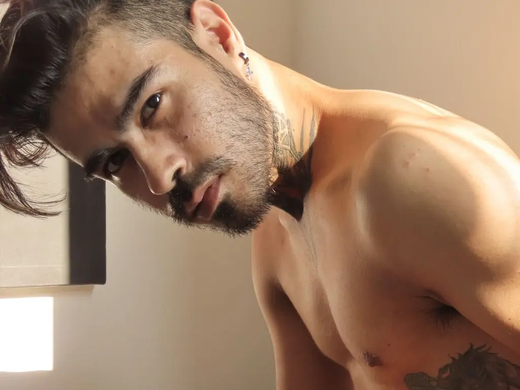 Join StefanoEverett’s Live Webcam Show