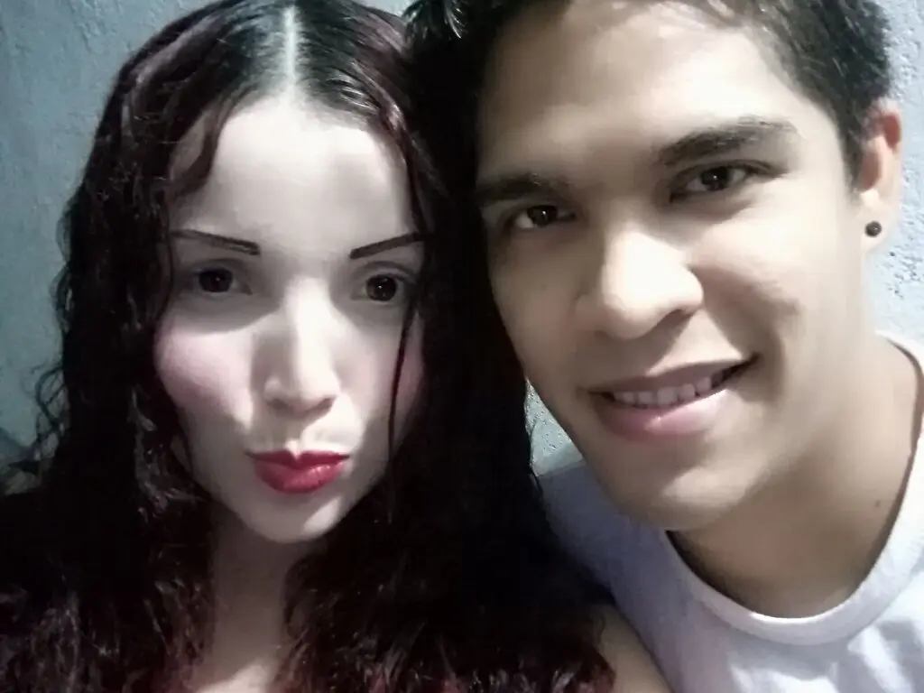 Join TaylorandSofia’s Live Webcam Show