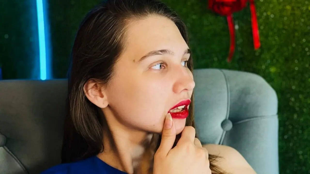 Join TessaMills’s Live Webcam Show