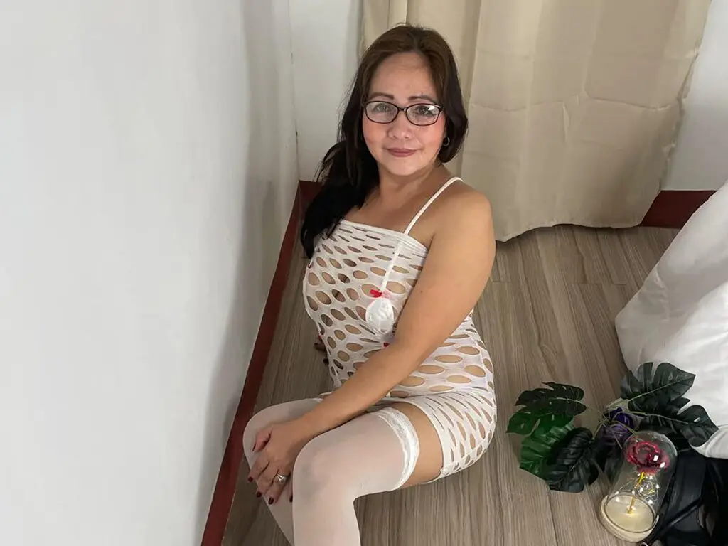 Join TinnaTao’s Live Webcam Show