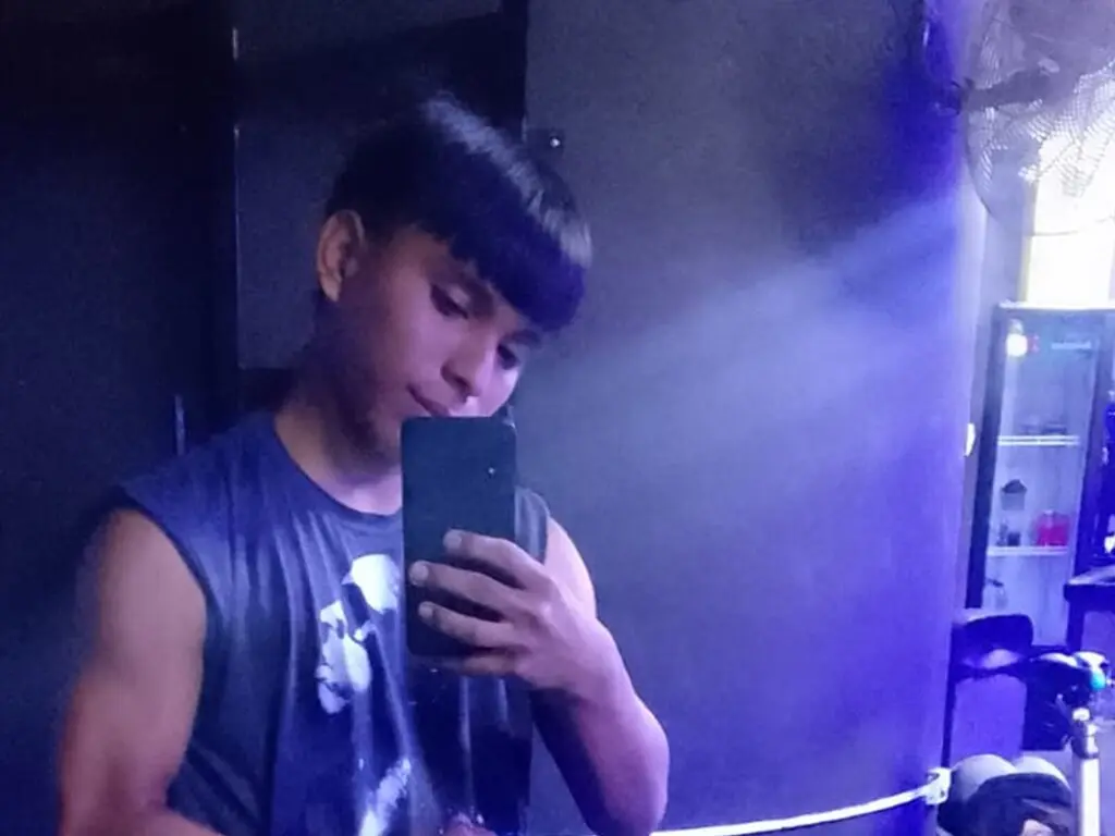 Join TylerNavas’s Live Webcam Show