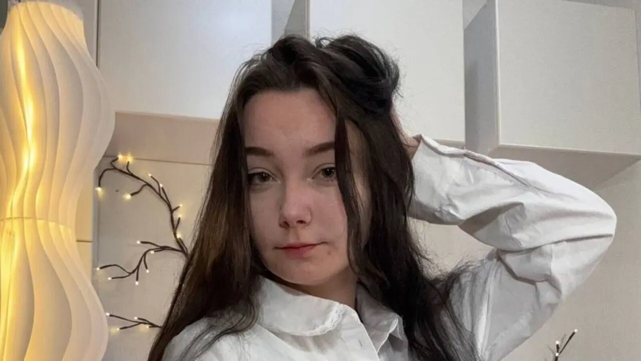 Join VenaMarrier’s Live Webcam Show