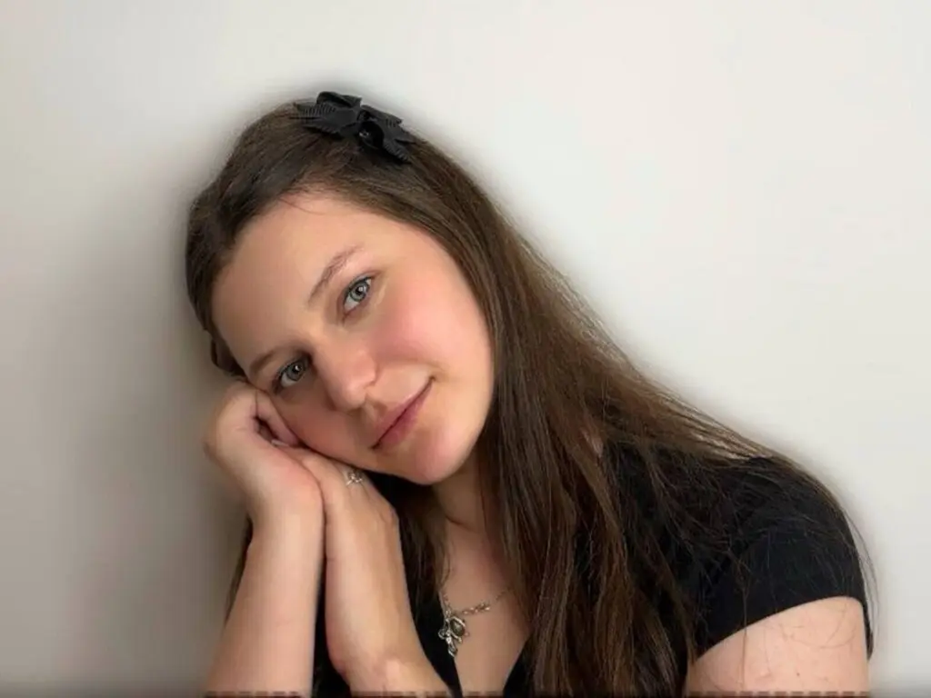 Join VeronaConnett’s Live Webcam Show