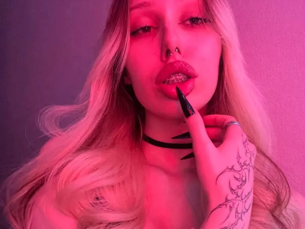 Join VeronaHarding’s Live Webcam Show