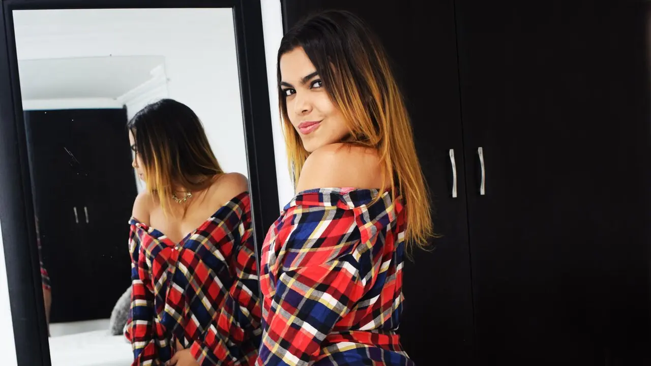 Join VictoriaBaker’s Live Webcam Show