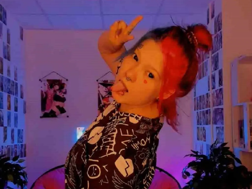 Join VinnieAihara’s Live Webcam Show