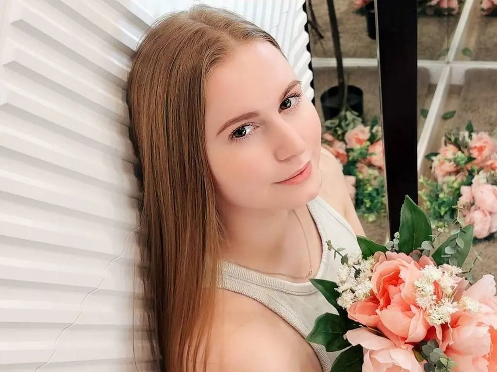 Join VivienneLewis’s Live Webcam Show