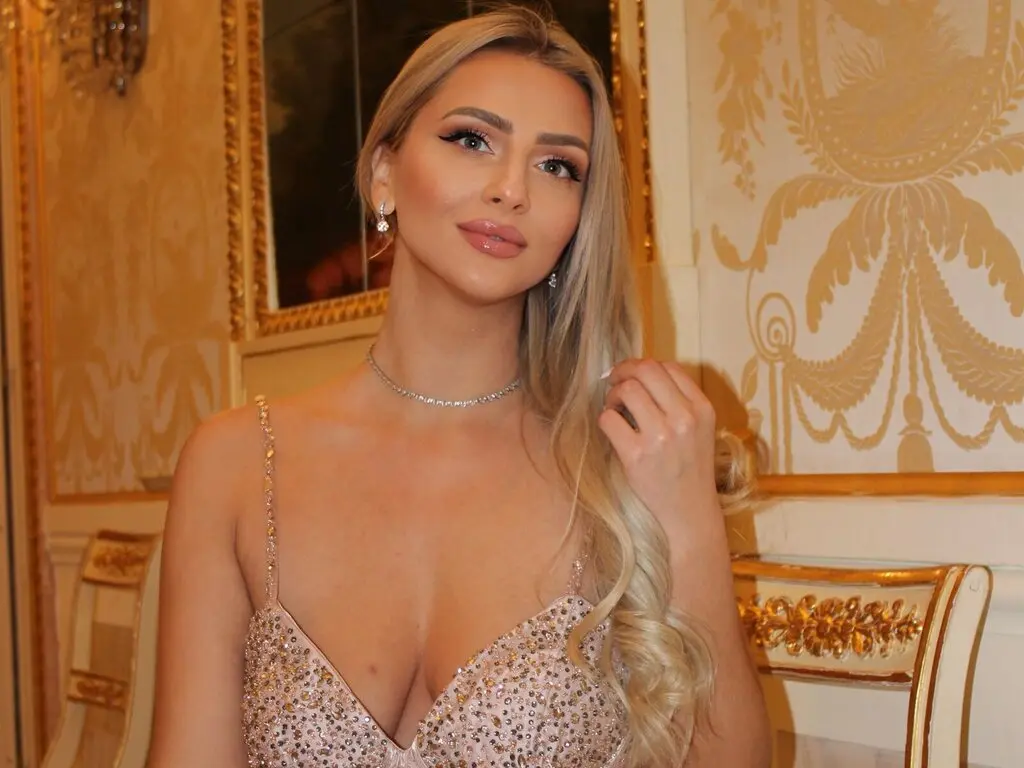 Join YaseminSaff’s Live Webcam Show