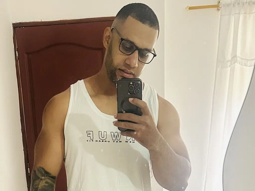 Join YosethSmith’s Live Webcam Show