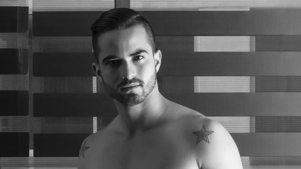Join zacboy’s Live Webcam Show